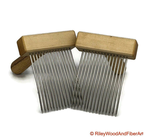 Fine-Tooth Wool/Fiber Combs Single Row - Maple and Hickory on white background