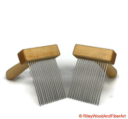 Fine-Tooth Wool/Fiber Combs Single Row - Maple and Maple on white background